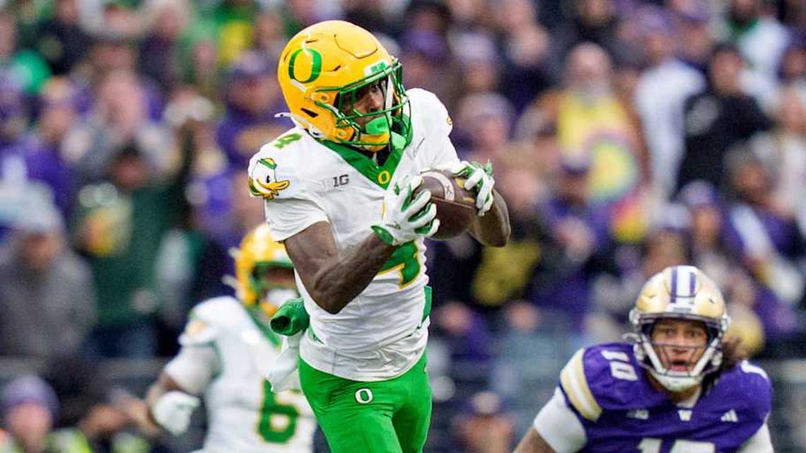  Oregon wide receiver Malik Benson hauls in a touchdown reception as the Oregon Ducks take on the Washington Huskies on Nov. 29, 2025, at Husky Stadium in Seattle, Washington. | Ben Lonergan/The Register-Guard / USA TODAY NETWORK via Imagn Images 