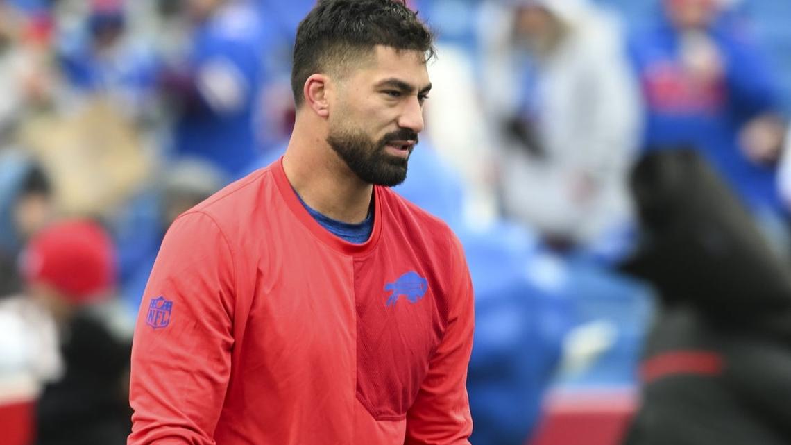 Report: Browns decide against signing DE A.J. Epenesa