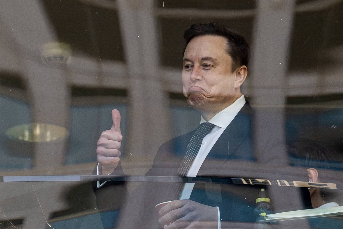  BNP Paribas said a potential SpaceX-Tesla merger is complicated by significant cash burn at both companies. Morris/Bloomberg via Getty Images
