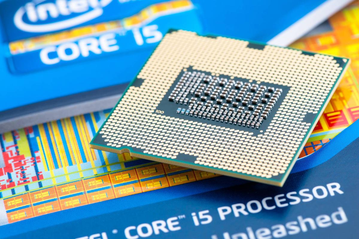  Intel plans to launch an AI data center chip by year-end. 