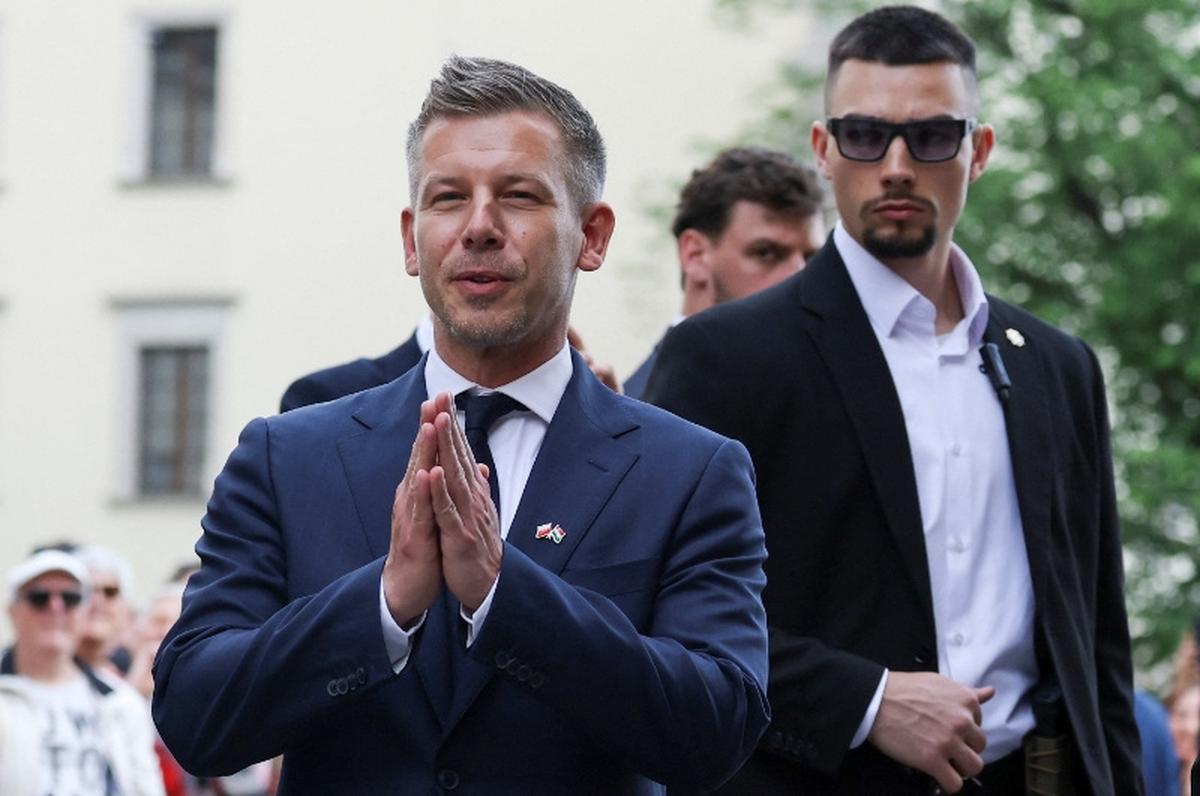 Hungary's Prime Minister Peter Magyar speaks outside the Wawel Cathedral during his first official visit, in Krakow, Poland, May 19, 2026. REUTERS/Kacper Pempel