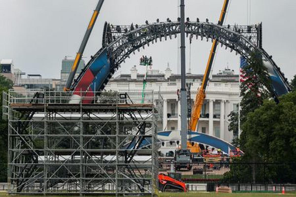Construction is underway on a temporary arena that will host the UFC Freedom 250 fight card in June on the South Lawn of the White House in Washington, D.C., U.S., May 27, 2026. REUTERS/Kylie Cooper