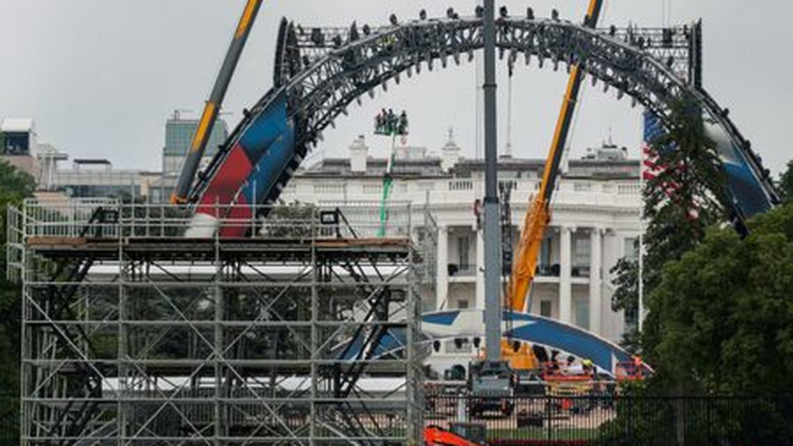 Construction of cage-fighting arena transforms White House grounds