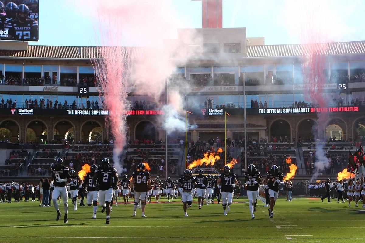  Texas Tech enters the field before the game against Central Florida at Jones AT&T Stadium on Nov. 15, 2025, in Lubbock, Texas. © Michael C. Johnson-Imagn Images