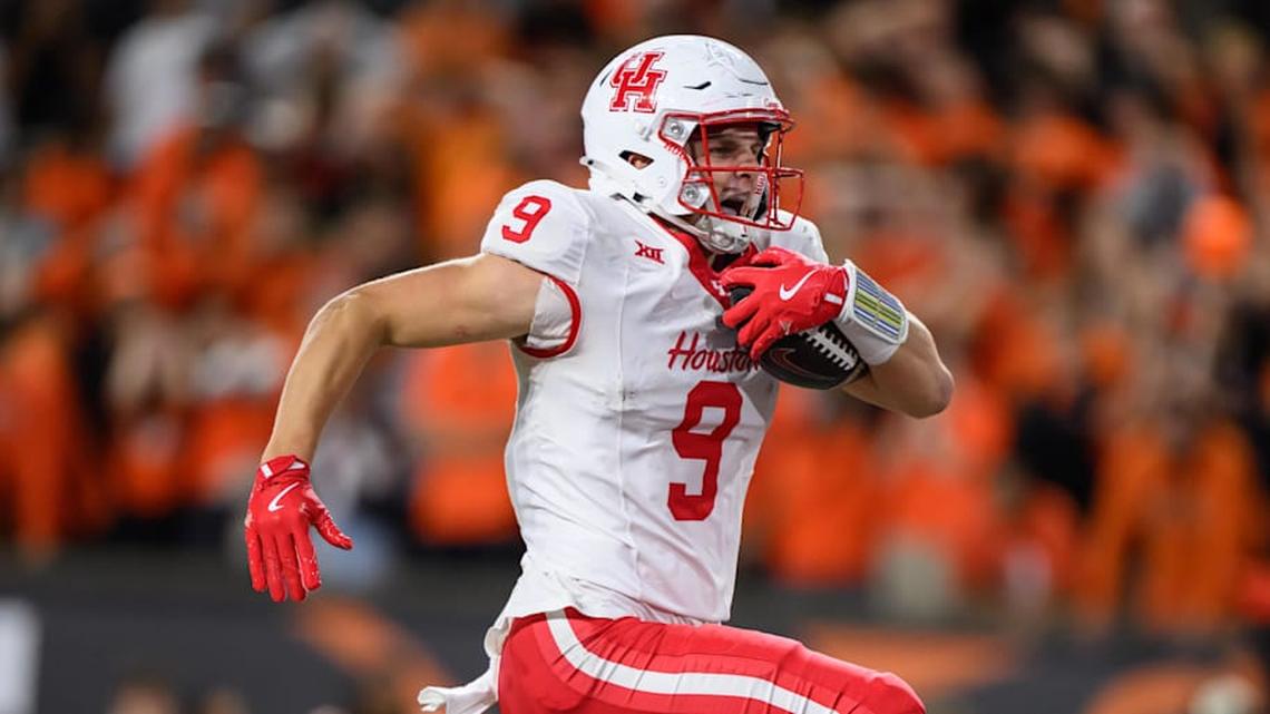  Sep 26, 2025; Corvallis, Oregon, USA; Houston Cougars tight end Tanner Koziol (9) runs the ball for a touchdown after the catch against the Oregon State Beavers at Reser Stadium. Mandatory Credit: Craig Strobeck-Imagn Images | Craig Strobeck-Imagn Images 