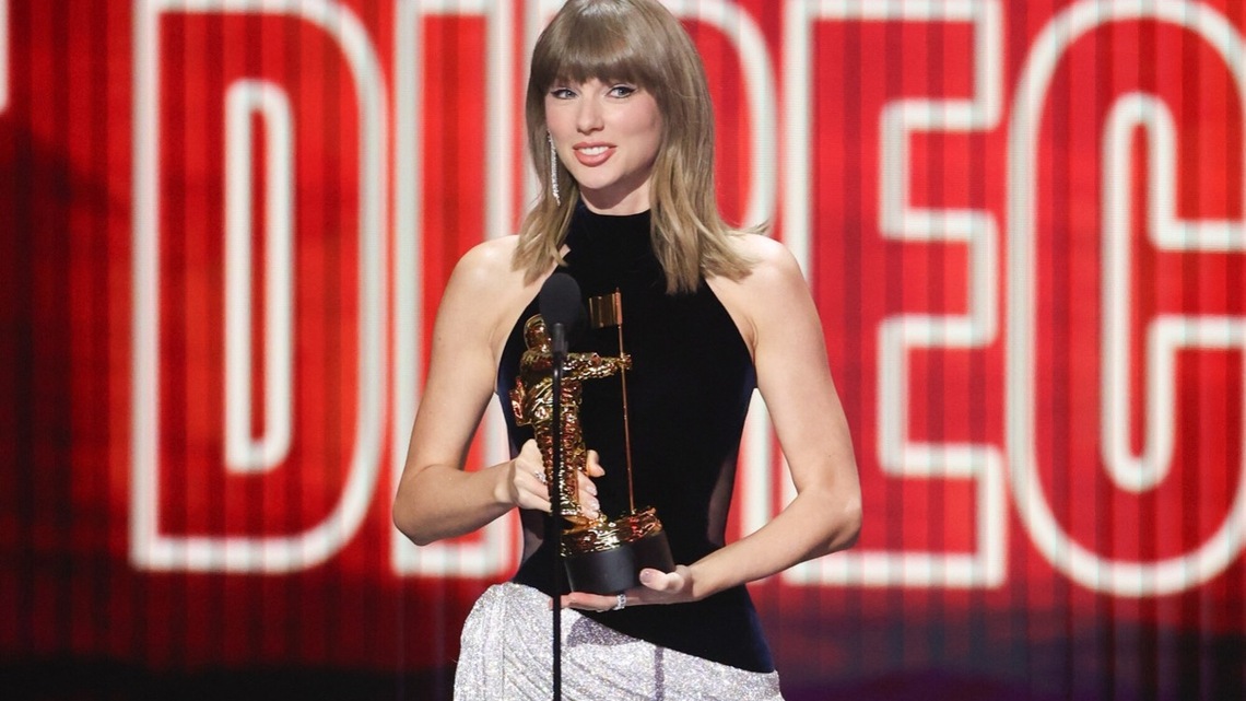Taylor Swift Accepts 1st-Ever VMA Artist Director Honors After New Single 