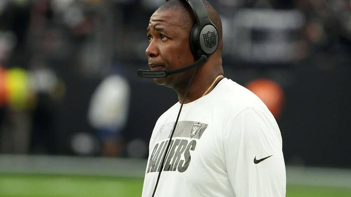  Sep 18, 2022; Paradise, Nevada, USA; Las Vegas Raiders defensive coordinator Patrick Graham reacts in the second half against the Arizona Cardinals at Allegiant Stadium. Mandatory Credit: Kirby Lee-Imagn Images | Kirby Lee-Imagn Images 