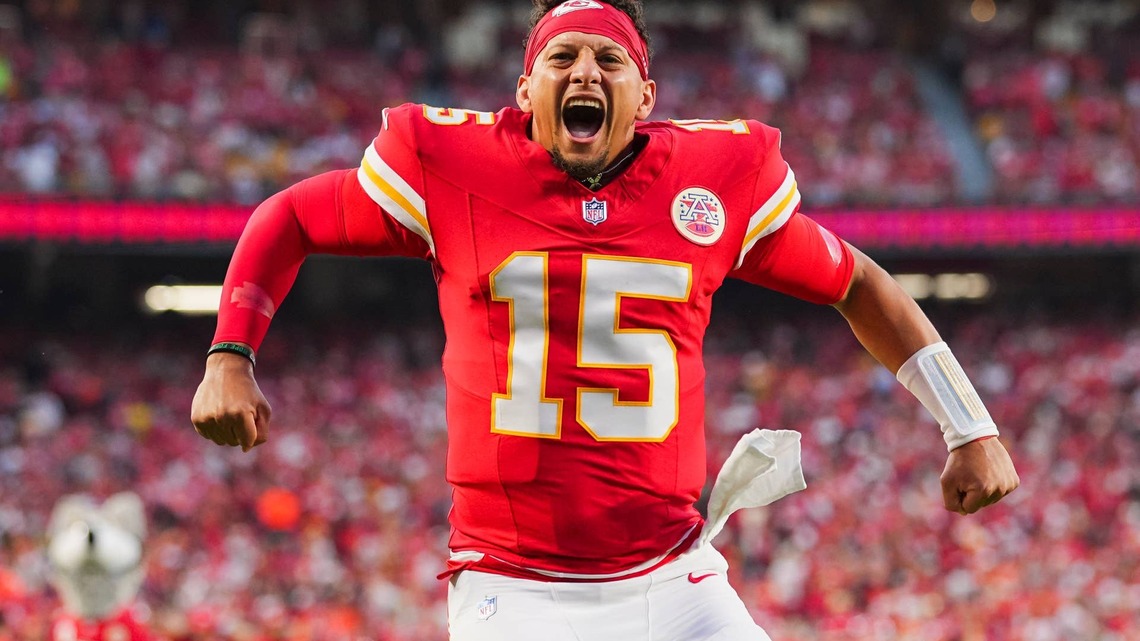 Chiefs QB Patrick Mahomes Receives Unexpected Message Before Raiders Game 