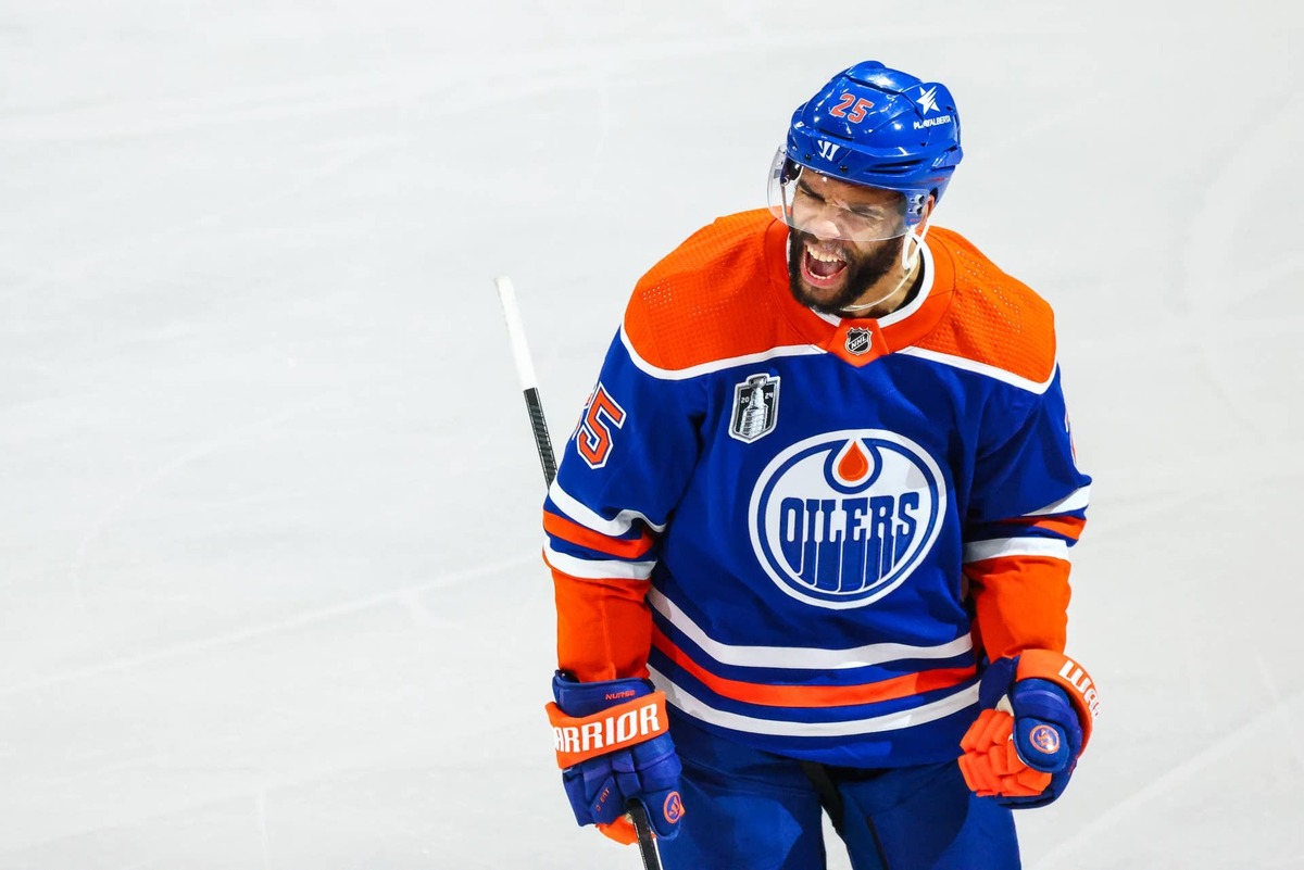  Edmonton Oilers defenseman Darnell Nurse (25) celebrates a goal. Sergei Belski-Imagn Images 