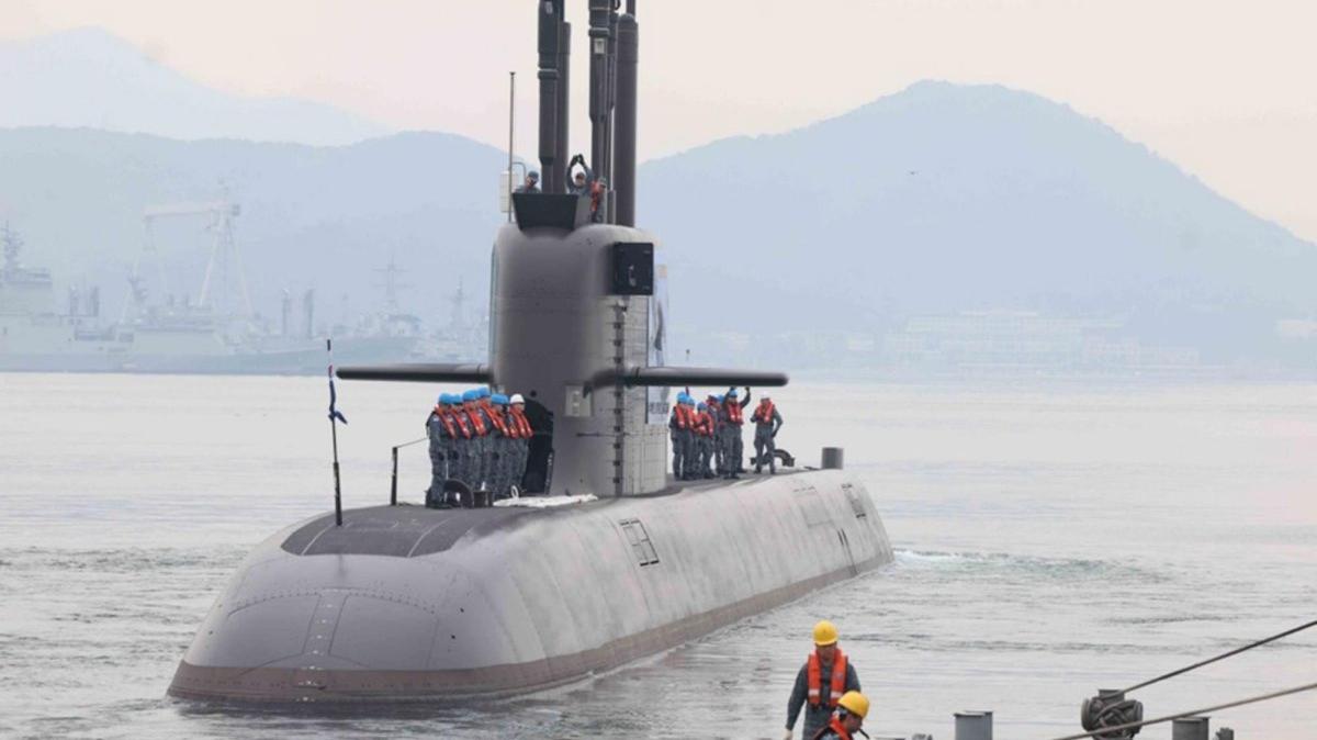 Sailors aboard the ROKS Dosan Ahn Chang-ho, a 3,000-ton South Korean naval submarine, bid farewell to family members at a naval port in Changwon, South Gyeongsang Province, South Korea, 25 March 2026. The submarine is departing across the Pacific for the first time to take part in joint drills with Canada in June aimed at bolstering maritime security and defense industry cooperation. Photo by YONHAP /EPA
