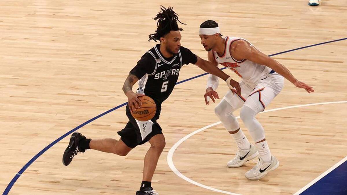  Stephon Castle committed a critical turnover, stepping out of bounds late in the game while being guarded by Josh Hart. | Geoff Burke-Imagn Images 