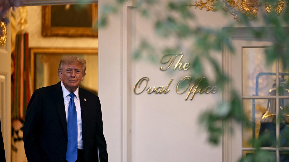 Jackie Calmes: Trump is turning off voters while trying to skew the election for the GOP
