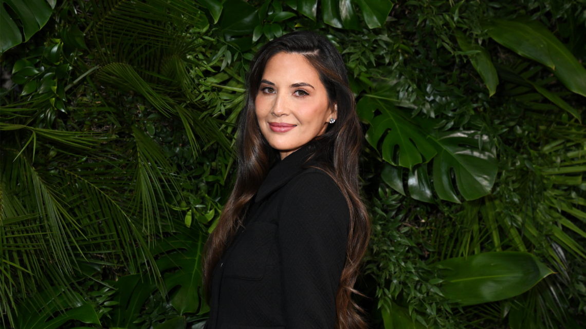 Olivia Munn's Rich-Girl Tote Style Is Perfect for Commuters 