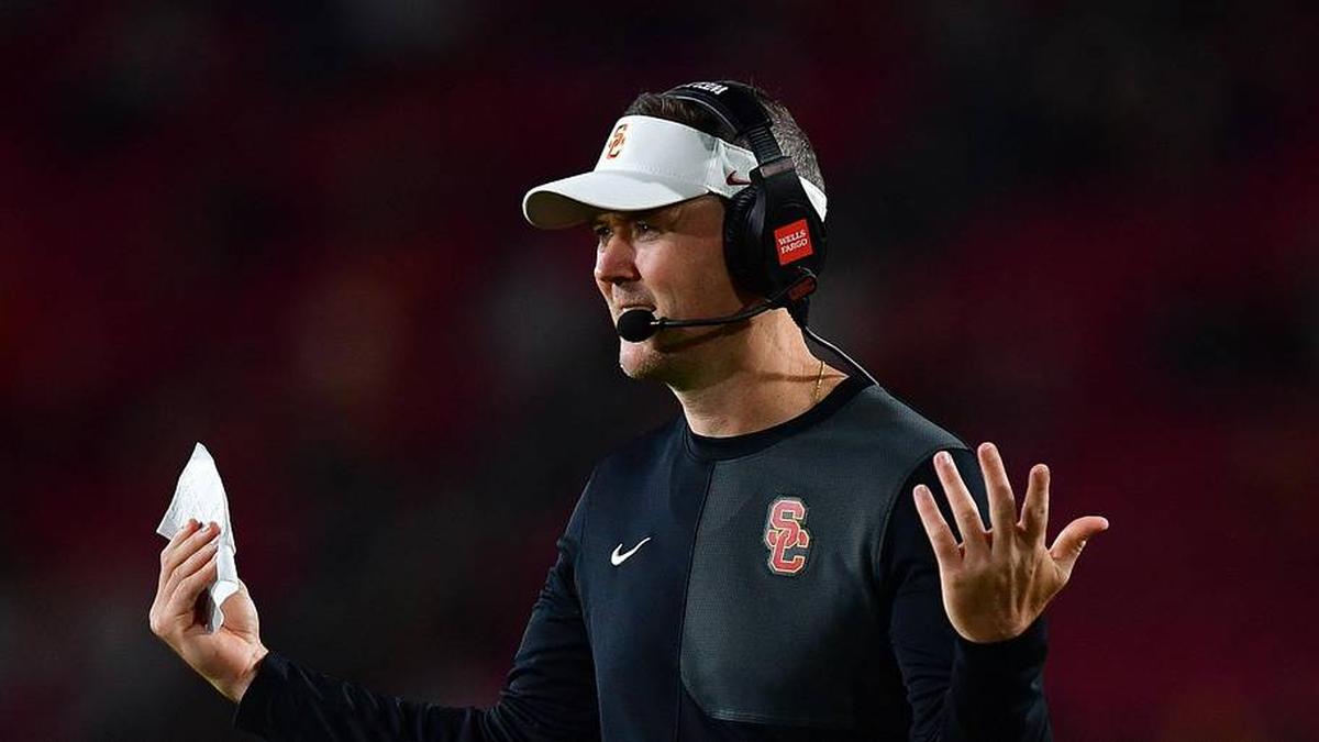  Sep 20, 2025; Los Angeles, California, USA; Southern California Trojans head coach Lincoln Riley watches game action against the Michigan State Spartans during the second half at the Los Angeles Memorial Coliseum. Mandatory Credit: Gary A. Vasquez-Imagn Images | Gary A. Vasquez-Imagn Images 