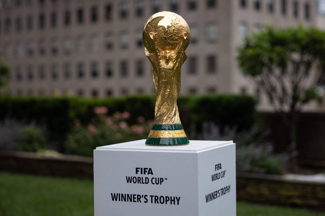  The FIFA World Cup trophy is displayed during an event in New York after an announcement related to the staging of the FIFA World Cup 2026, on June 16, 2022. (Photo by Yuki IWAMURA / AFP) (Photo by YUKI IWAMURA/AFP via Getty Images) 