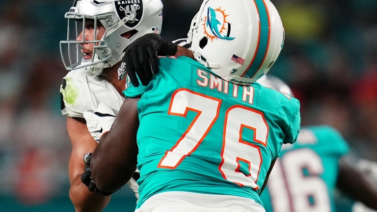 OT Kion Smith inks 1-year deal with 49ers 