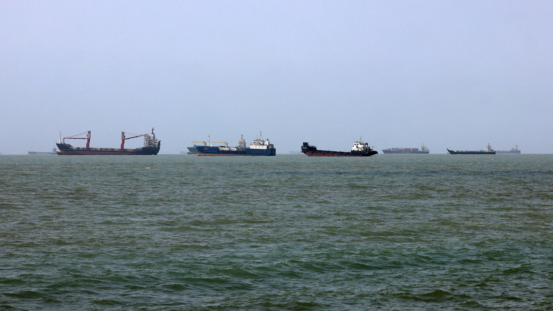 Iran, Oman home in on Hormuz Strait deal as ship attacks mount
