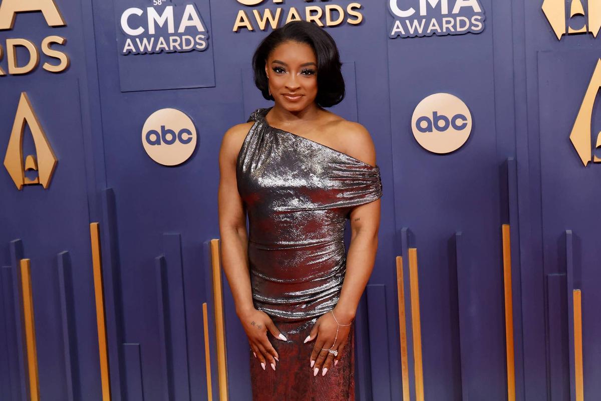  NASHVILLE, TENNESSEE - NOVEMBER 20: EDITORIAL USE ONLY Simone Biles attends the 2024 CMA Awards at Music City Center on November 20, 2024 in Nashville, Tennessee. (Photo by Taylor Hill/WireImage) 
