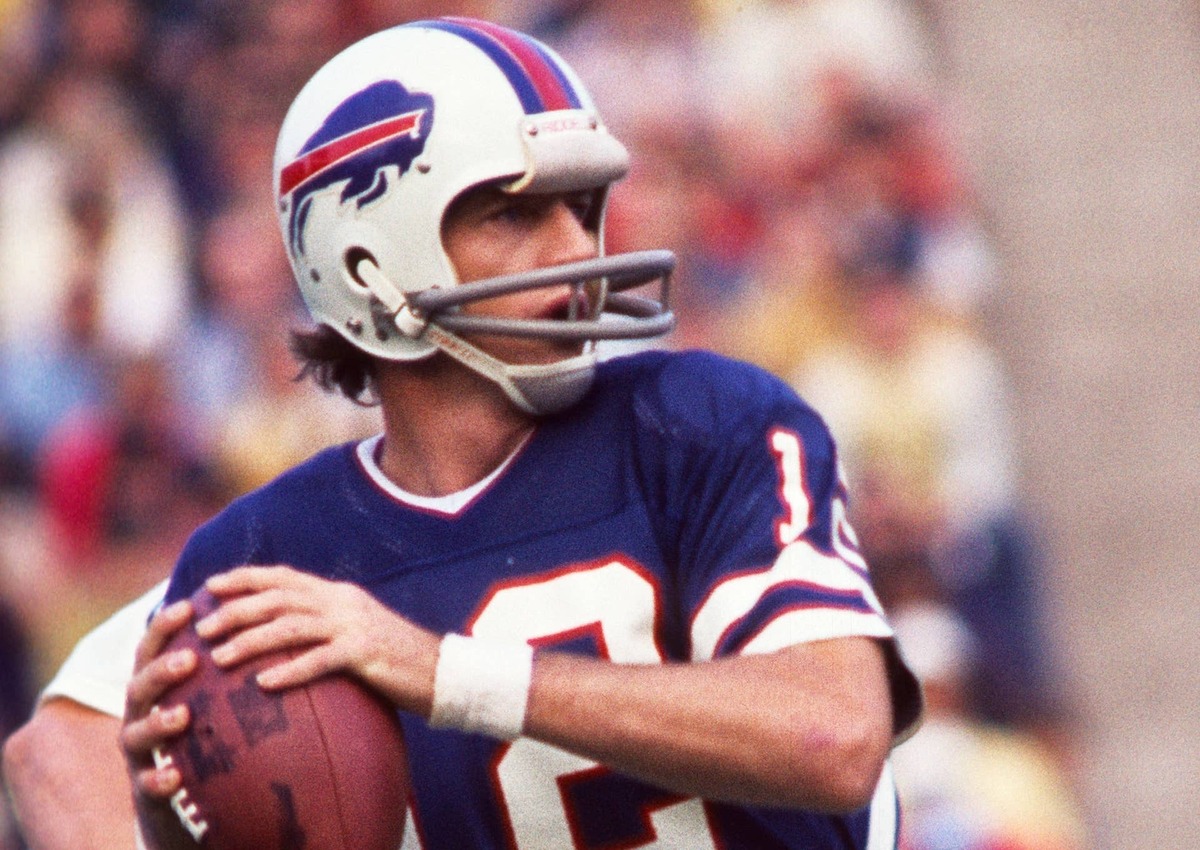  Buffalo Bills quarterback Joe Ferguson drops back to pass. Malcolm Emmons-USA TODAY NETWORK