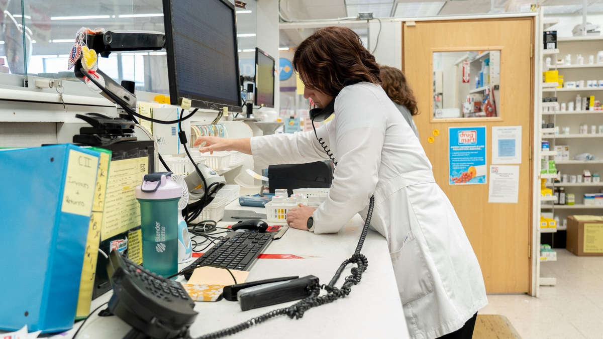 Americans' prescription drug orders from overseas are safe