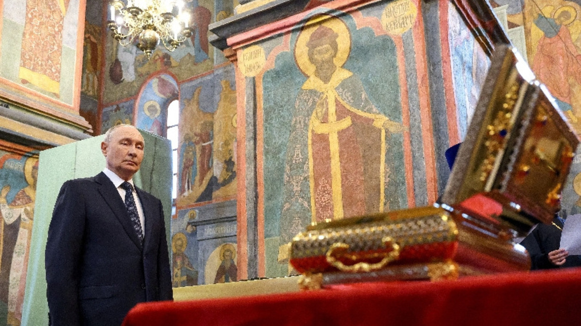 Russia sends bones of medieval warrior prince to Ukraine front to boost morale 