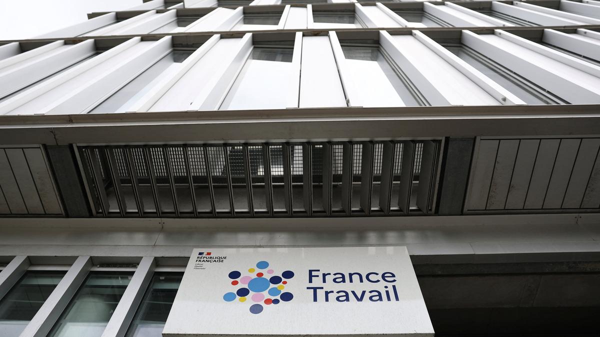 The logo of France Travail (National Agency for Employment) is seen at one of its offices, in Nantes, May 6, 2026. REUTERS/Stephane Mahe