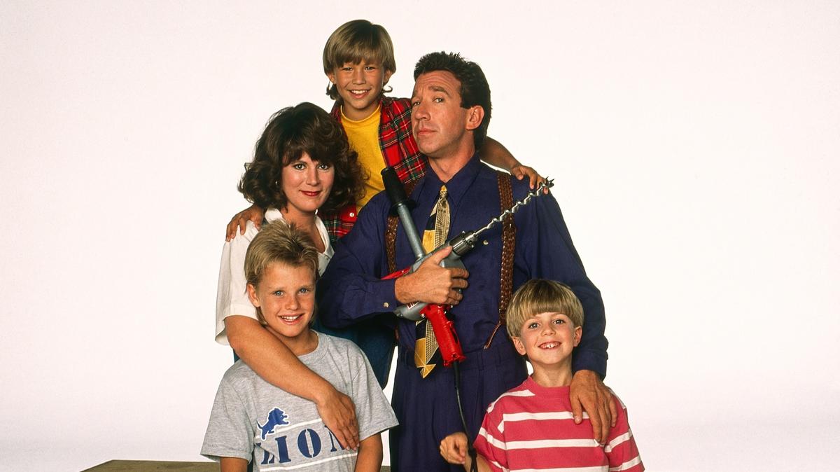 HOME IMPROVEMENT, clockwise from left: Patricia Richardson, Jonathan Taylor Thomas, Tim Allen, Taran Noah Smith, Zachery Ty Bryan, (1991), 1991-99. ph: Mario Casilli/TV Guide/©Touchstone Television / Courtesy: Everett Collection