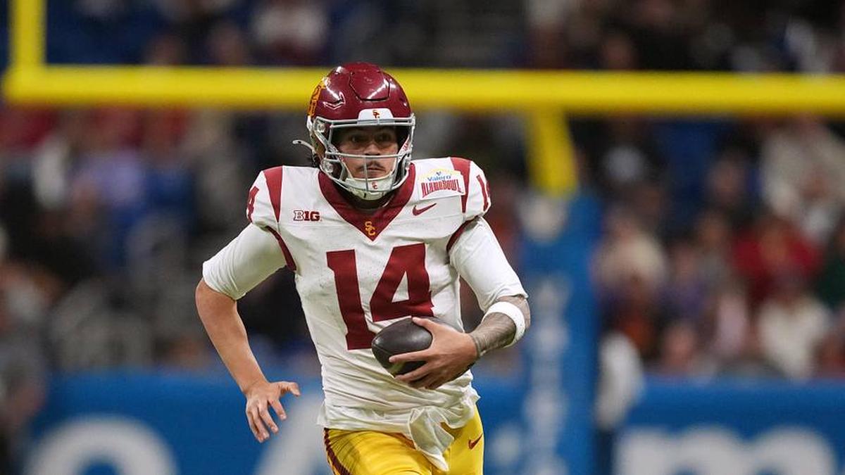  Dec 30, 2025; San Antonio, TX, USA; Southern California Trojans quarterback Jayden Maiava (14) carries the ball against the TCU Horned Frogs in the second half during the Alamo Bowl at Alamodome. Mandatory Credit: Kirby Lee-Imagn Images | Kirby Lee-Imagn Images 
