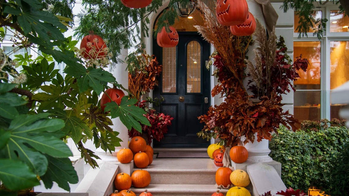This Home's Over-the-Top Halloween Display Is Giving Us Serious Porch Envy 