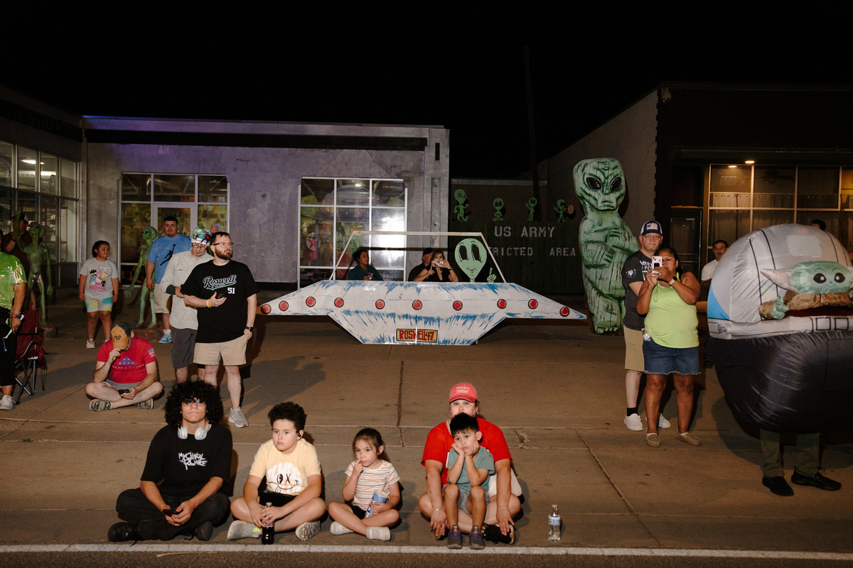 NYTSELECTS -- Attendees wait for a parade to start during the city's annual UFO festival in Roswell, N.M, on Friday, July 3, 2026. It was supposed to be full of triumphant "told you so's" after the Trump administration declassified its alien files. Instead, apparently, the coverup continues. (Paul Ratje/The New York Times)
