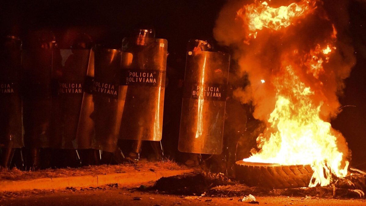 Bolivian Police clash with protesters during a roadblock clearance operation in Cochabamba, Bolivia, on June 8. Photo by Jorge Abrego/EPA