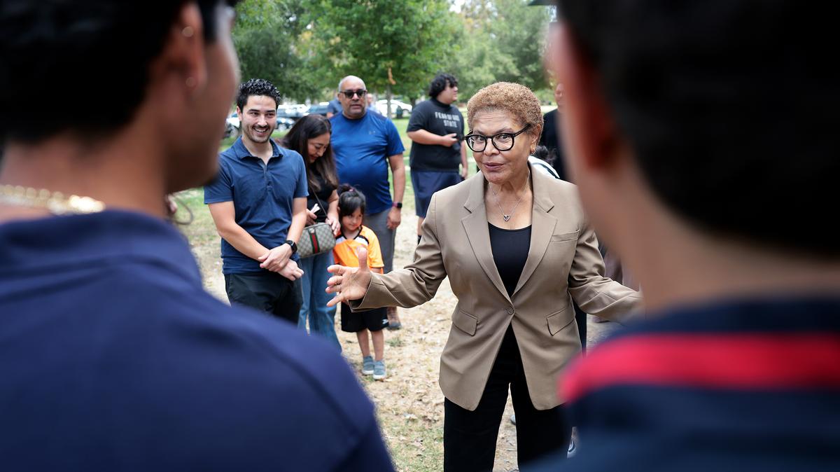 Los Angeles Mayor Karen Bass greets UCLA students while attending Avance Democratic Club's politics and tacos event at Ernest E. Debs Regional Park in Los Angeles on Saturday, May 16, 2026. Latinos make up about 37% of the Los Angeles electorate. Mayoral candidates are putting out ads in Spanish, rallying endorsements and canvassing Latino neighborhoods. (Christina House/Los Angeles Times/TNS)