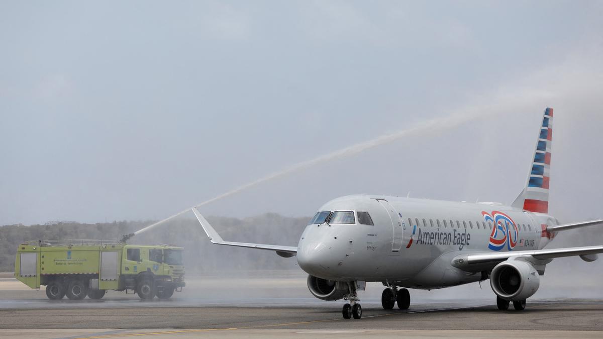An American Airlines flight from Miami receives a water cannon salute after landing at Simon Bolivar International Airport, as the U.S. carrier returns to Venezuela after nearly seven years of suspended services, in Maiquetia, Venezuela April 30, 2026. REUTERS/Fausto Torrealba