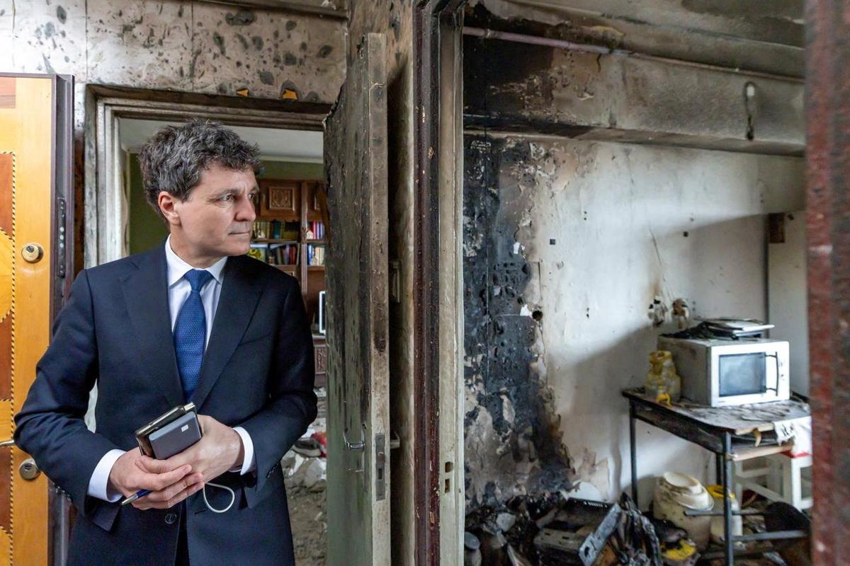 Romanian President Nicusor Dan visits the site of an explosion in a residential block of flats following a reported drone strike near the border with Ukraine, in Galati, Romania, May 29, 2026. Romanian Presidential Press Service/Handout via REUTERS
