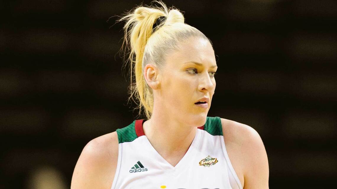 Lauren Jackson on how much the WNBA has changed: "We had to play year-round to make a living" 
