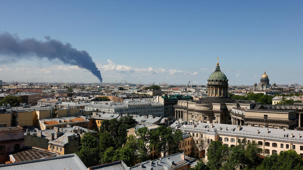 Heavy smoke billows after Ukrainian drones hit infrastructure, according to local authorities, in St Petersburg, Russia June 3, 2026. REUTERS/Stringer