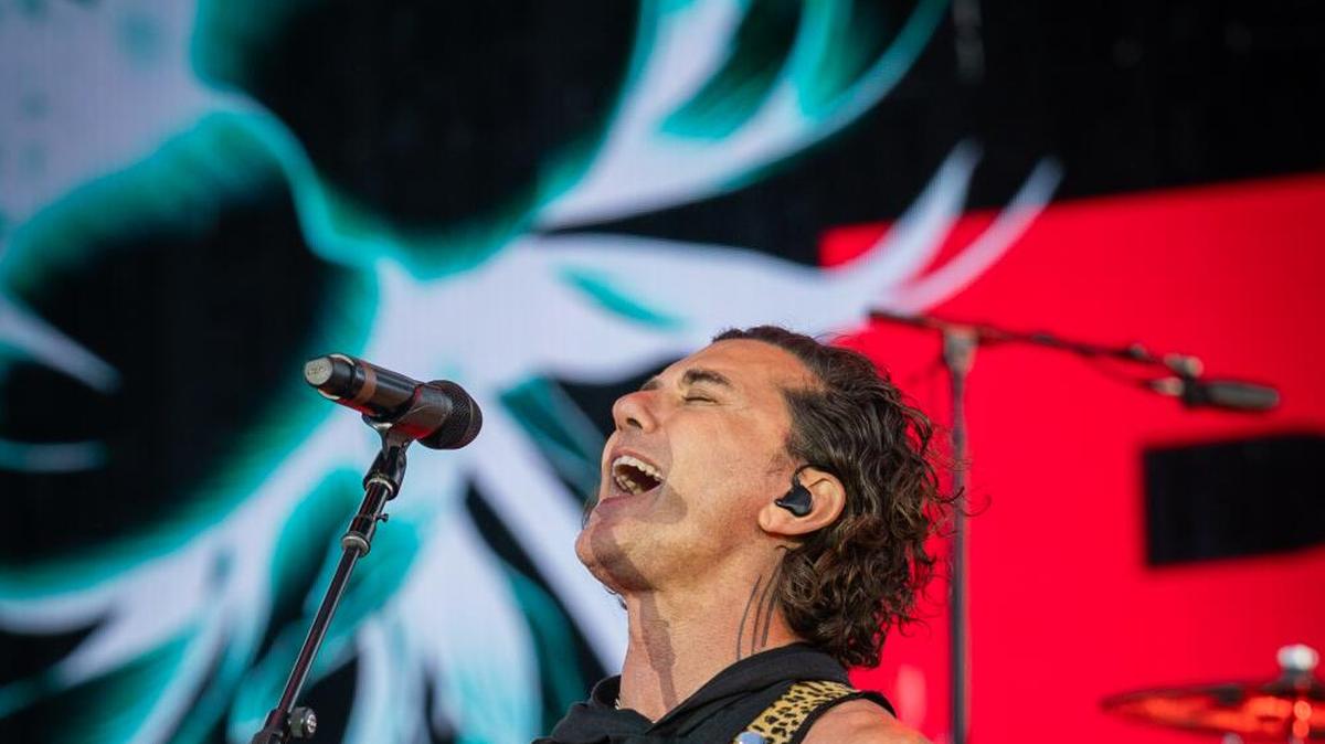 Indio, CA - April 25, 2026: Gavin Rossdale of Bush performs on the Mustang Stage at sunset as extreme weather begins to move in during the second day of the Stagecoach Country Music Festival at Empire Polo Club, in Indio, CA on Saturday, April 25, 2026. (Allen J. Schaben / Los Angeles Times)