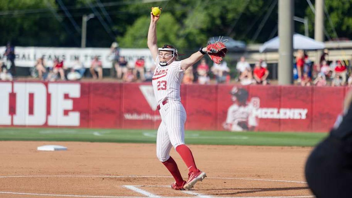  Alabama pitcher Jocelyn Briski pitches in the first game of the series against Kentucky on Apr. 17, 2026. | Sarah Munzenmaier/Alabama Crimson Tide on SI 