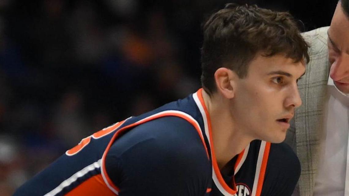  Mar 12, 2026; Nashville, TN, USA; Auburn Tigers head coach Steven Pearl talks with forward Filip Jovic (38) against the Tennessee Volunteers during the first half at Bridgestone Arena. Mandatory Credit: Steve Roberts-Imagn Images | Steve Roberts-Imagn Images 