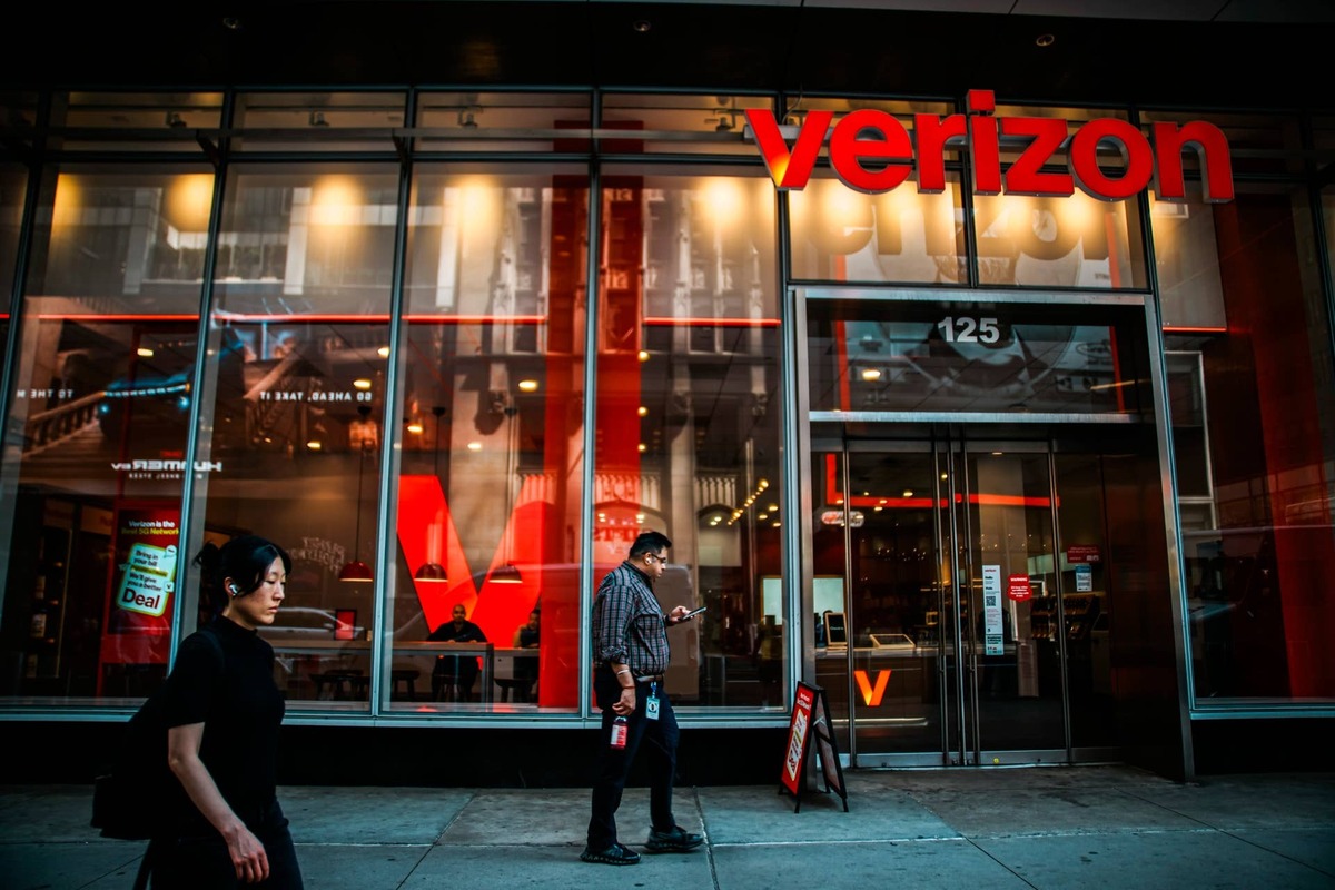  Verizon's CEO said he does not believe anyone can honestly claim AI will not disrupt certain job functions. Zamek/Getty Images