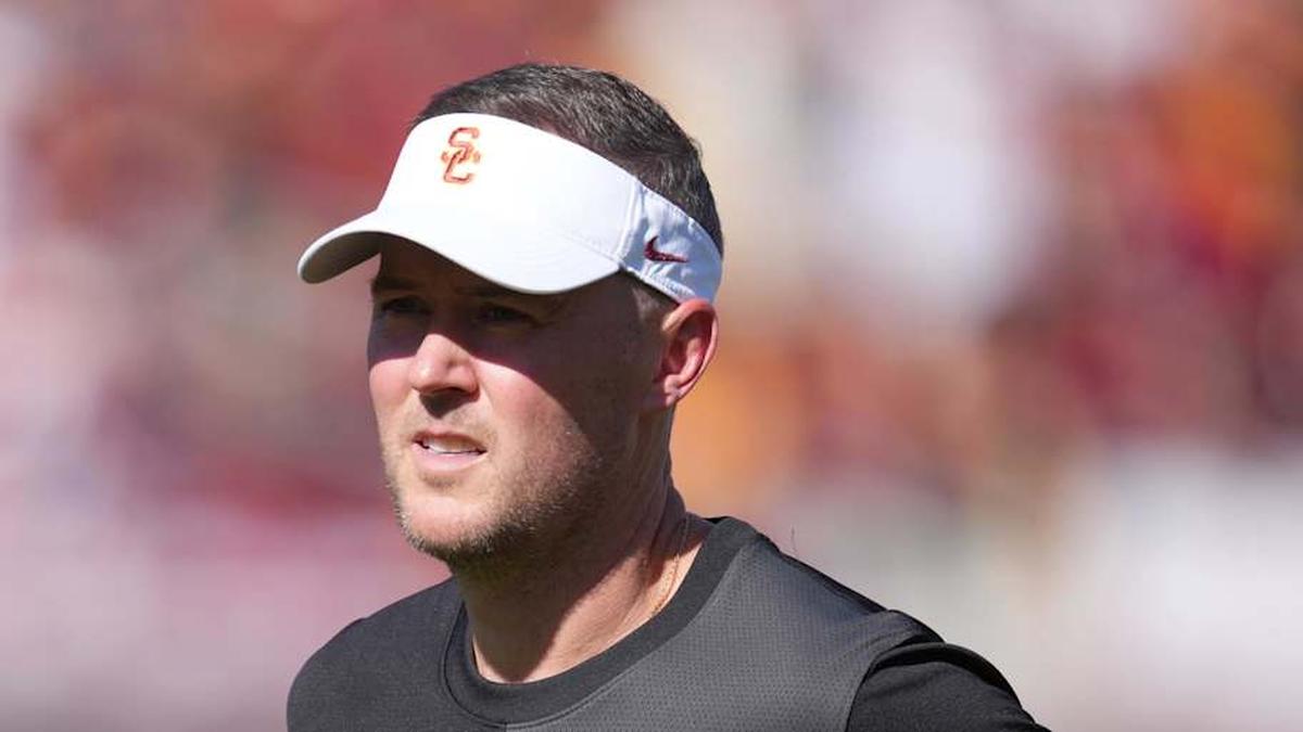  Aug 30, 2025; Los Angeles, California, USA; Southern California Trojans head coach Lincoln Riley reacts during the game against the Missouri State Bears at United Airlines Field at Los Angeles Memorial Coliseum. Mandatory Credit: Kirby Lee-Imagn Images | Kirby Lee-Imagn Images 
