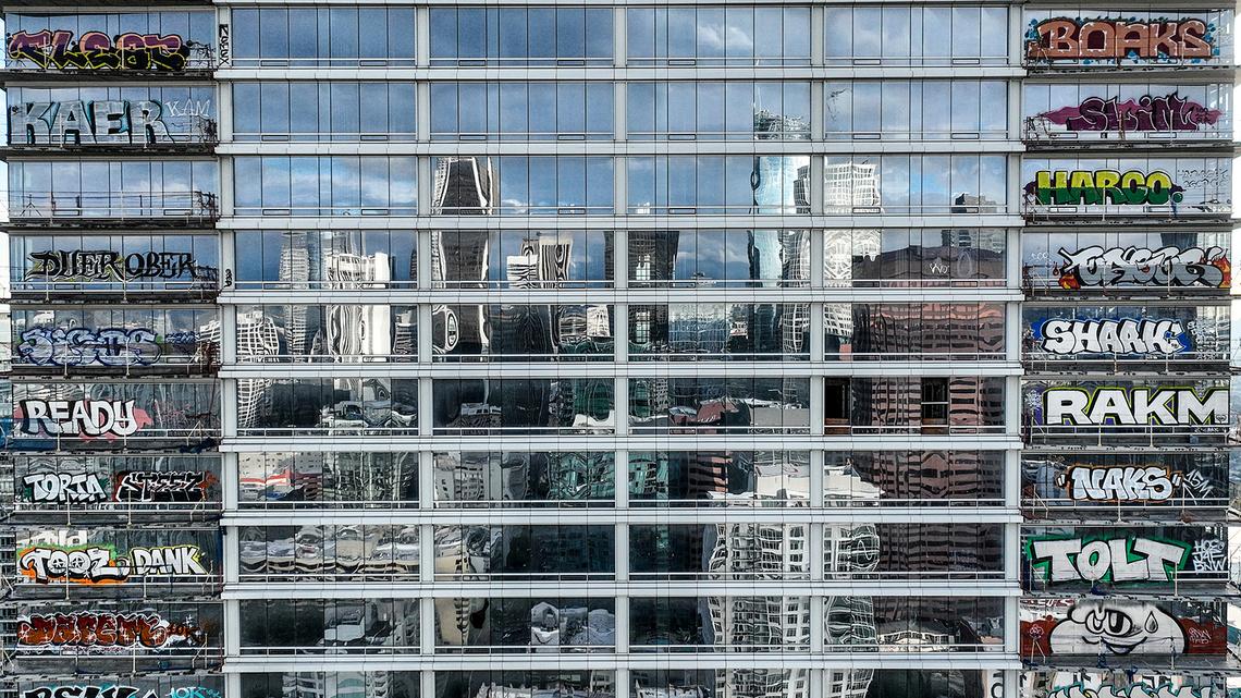 Sale of Oceanwide Plaza graffiti towers in Los Angeles delayed 
