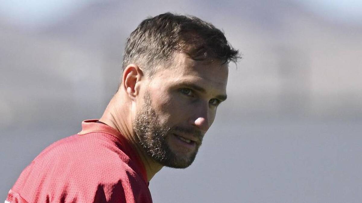  May 28, 2026; Henderson, NV, USA; Las Vegas Raiders quarterback Kirk Cousins (8) stretches during organized team activities at Intermountain Health Performance Center. Mandatory Credit: Candice Ward-Imagn Images | Candice Ward-Imagn Images 
