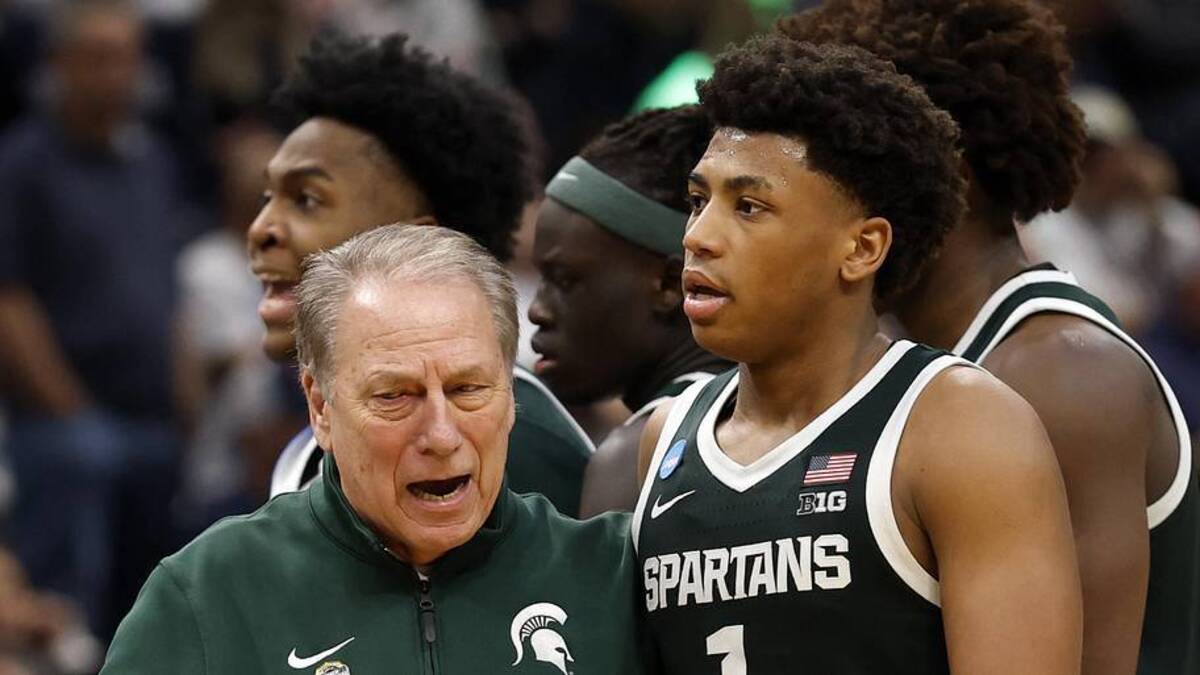  Mar 27, 2026; Washington, DC, USA; Michigan State Spartans head coach Tom Izzo talks with guard Jeremy Fears Jr. (1) in the second half during a Sweet Sixteen game of the East Regional of the men's 2026 NCAA Tournament at Capital One Arena. Mandatory Credit: Geoff Burke-Imagn Images | Geoff Burke-Imagn Images 