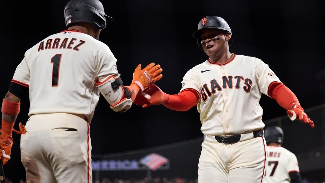 Bats back Robbie Ray's solid start as Giants top Mets 