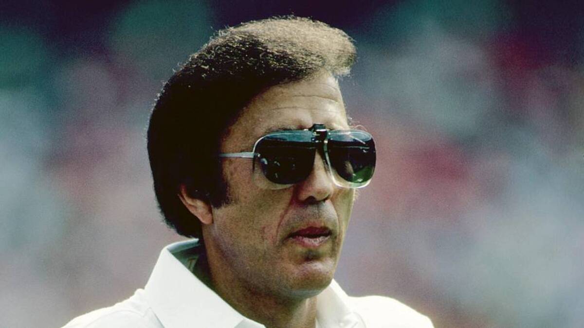  Sep 19, 1982; Atlanta, GA, USA; FILE PHOTO; Los Angeles Raiders head coach Tom Flores on the sideline against the Atlanta Falcons at Fulton County Stadium. Mandatory Credit: Manny Rubio-Imagn Images | Manny Rubio-Imagn Images 