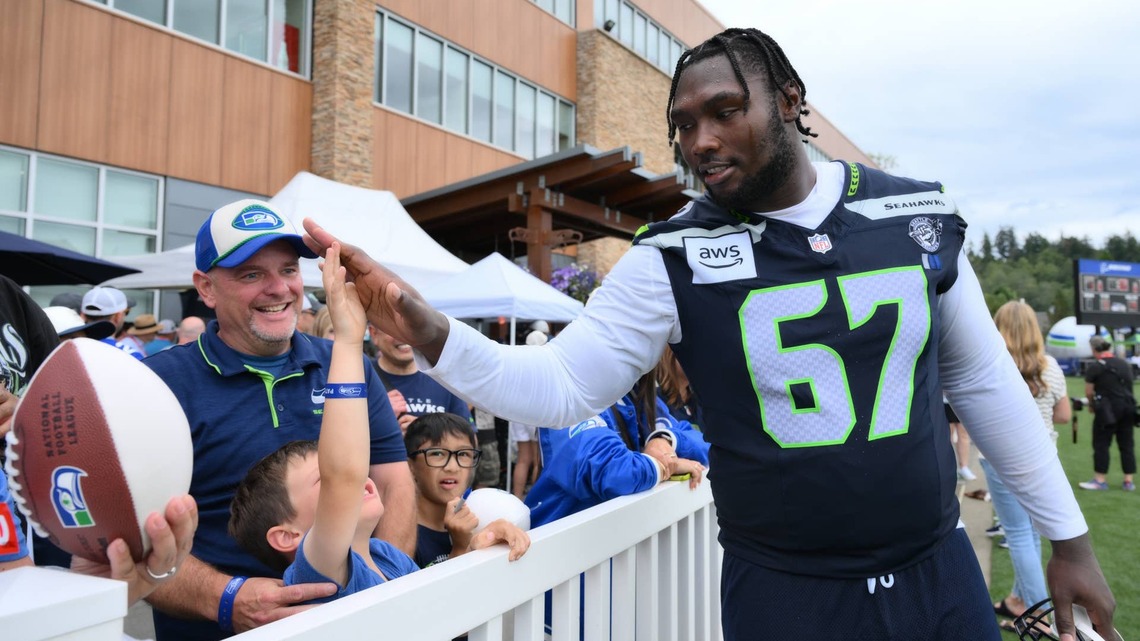 Charles Cross Was an Unsung Hero for the Seahawks in Week 1
