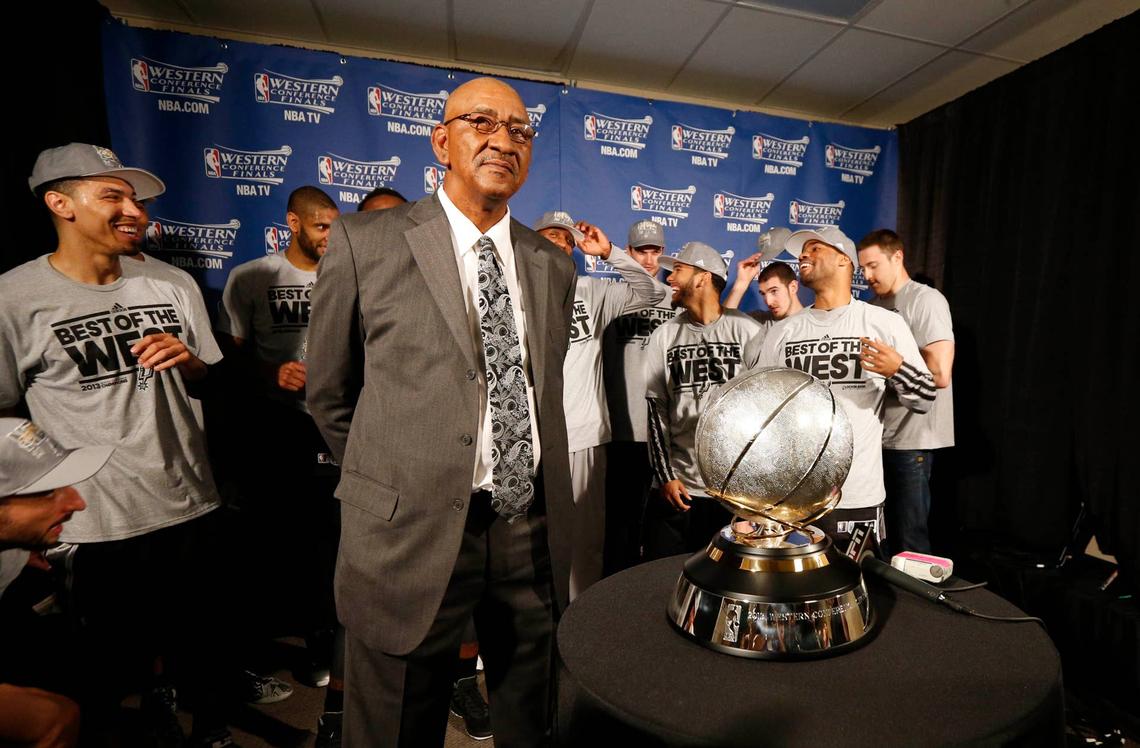  San Antonio Spurs former player George Gervin stands with current Spurs players and the Western Conference championship trophy during the 2013 NBA Playoffs at FedEx Forum. Rogelio V. Solis/Pool Photo-USA TODAY Sports via Imagn Images