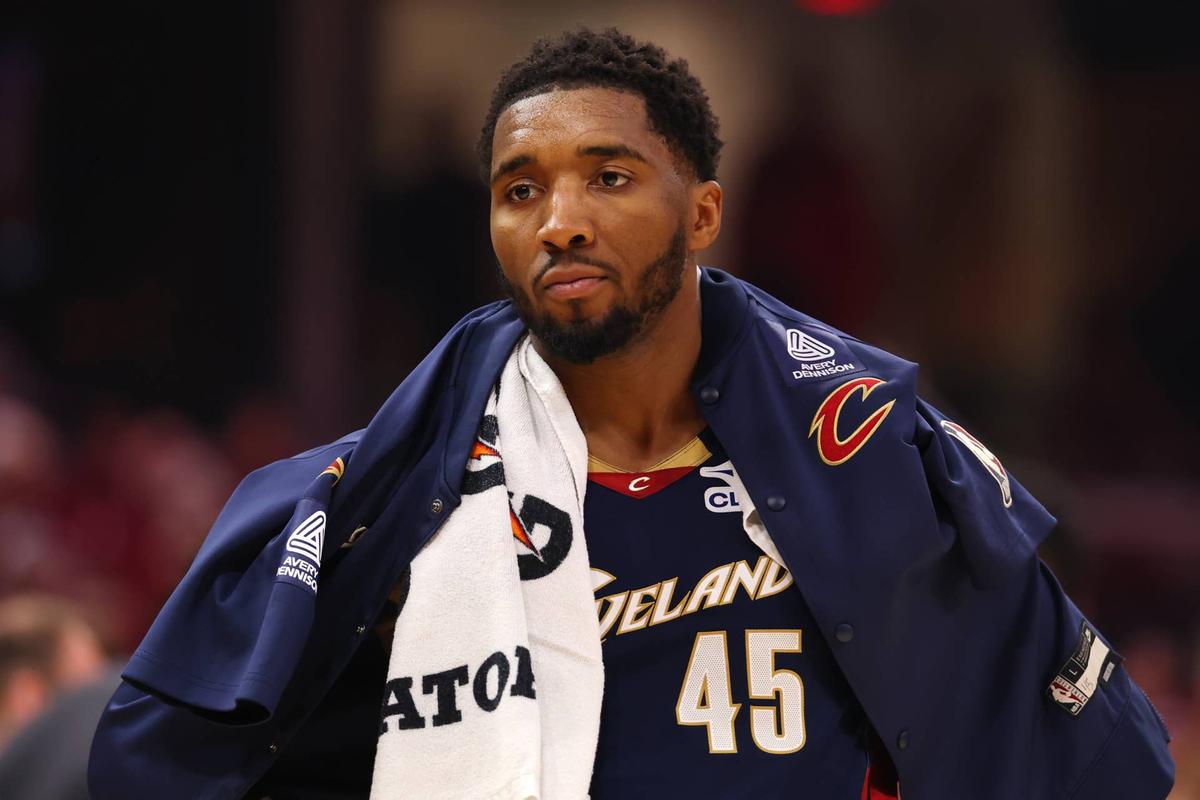  Donovan Mitchell's future with the Cleveland Cavaliers is up in the air after the NY Knicks swept the team in the 2025-26 NBA ECF. 