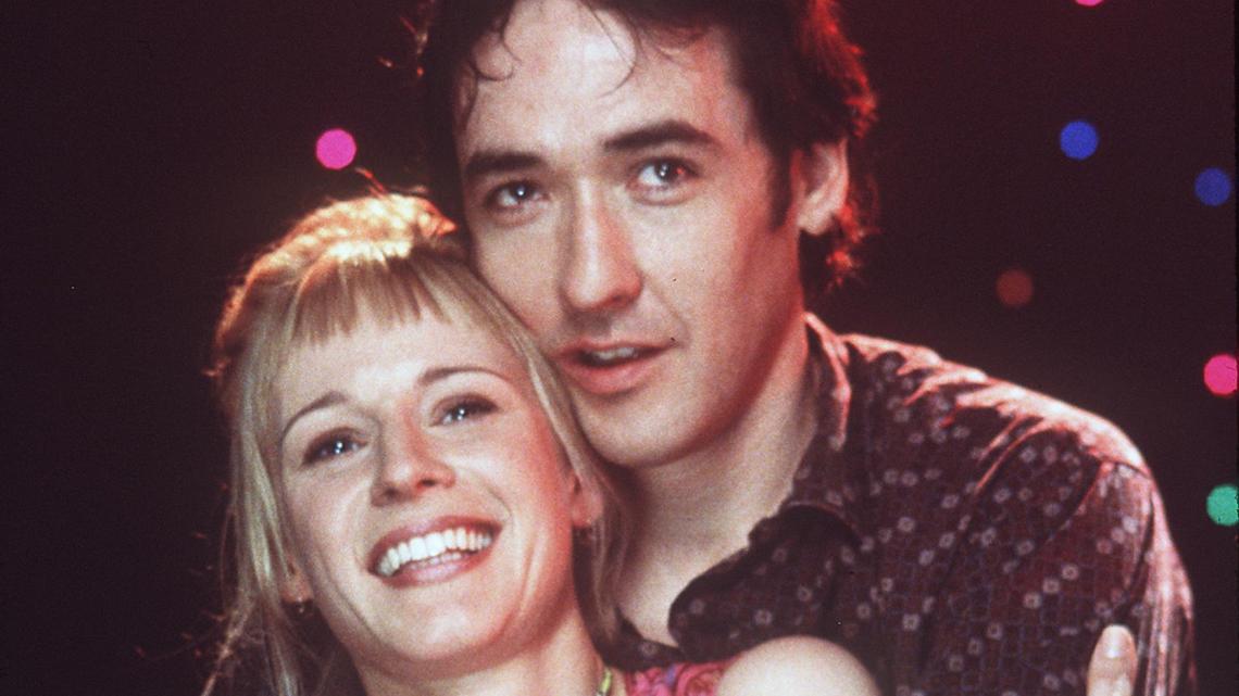 26 Years Ago Today, This Rom-Com With a 'Rock-Solid' Soundtrack Hit Theaters 